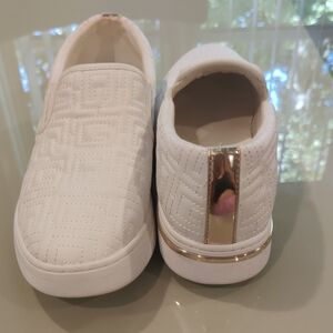Guess White and Gold Women's Size 8